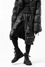 画像をギャラリービューアに読み込む, A.F ARTEFACT "BOXY" ARMY SARROUEL SHORTS / BomberHEAT® (BLACK)