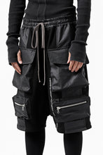 画像をギャラリービューアに読み込む, A.F ARTEFACT "BOXY" ARMY SARROUEL SHORTS / BomberHEAT® (BLACK)