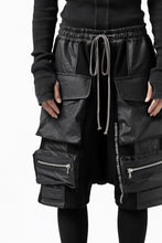 画像をギャラリービューアに読み込む, A.F ARTEFACT "BOXY" ARMY SARROUEL SHORTS / BomberHEAT® (BLACK)