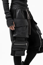 画像をギャラリービューアに読み込む, A.F ARTEFACT "BOXY" ARMY SARROUEL SHORTS / BomberHEAT® (BLACK)