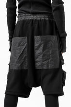 画像をギャラリービューアに読み込む, A.F ARTEFACT "BOXY" ARMY SARROUEL SHORTS / BomberHEAT® (BLACK)
