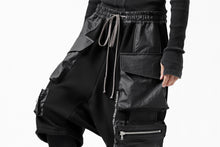 画像をギャラリービューアに読み込む, A.F ARTEFACT "BOXY" ARMY SARROUEL SHORTS / BomberHEAT® (BLACK)