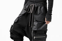 画像をギャラリービューアに読み込む, A.F ARTEFACT "BOXY" ARMY SARROUEL SHORTS / BomberHEAT® (BLACK)