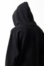 画像をギャラリービューアに読み込む, A.F ARTEFACT "CHEST" SWEATER HOODIE (BLACK)