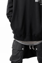 画像をギャラリービューアに読み込む, A.F ARTEFACT "CHEST" SWEATER HOODIE (BLACK)
