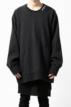 画像をギャラリービューアに読み込む, A.F ARTEFACT "FRAYED" DAMAGE LOOSEY SWEATER TOPS (BLACK)