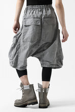 画像をギャラリービューアに読み込む, A.F ARTEFACT -BUSH- DUST DYED SARROUEL CARGO SHORTS (GREY)