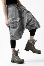 画像をギャラリービューアに読み込む, A.F ARTEFACT -BUSH- DUST DYED SARROUEL CARGO SHORTS (GREY)