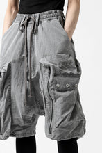 画像をギャラリービューアに読み込む, A.F ARTEFACT -BUSH- DUST DYED SARROUEL CARGO SHORTS (GREY)