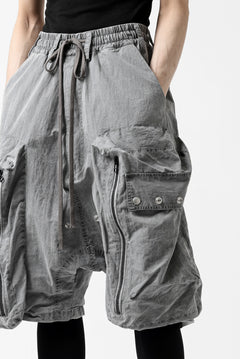 画像をギャラリービューアに読み込む, A.F ARTEFACT -BUSH- DUST DYED SARROUEL CARGO SHORTS (GREY)
