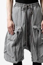 画像をギャラリービューアに読み込む, A.F ARTEFACT -BUSH- DUST DYED SARROUEL CARGO SHORTS (GREY)
