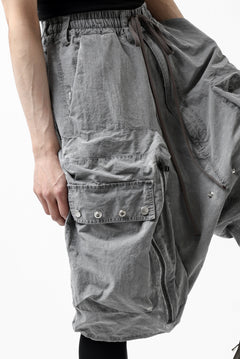 画像をギャラリービューアに読み込む, A.F ARTEFACT -BUSH- DUST DYED SARROUEL CARGO SHORTS (GREY)