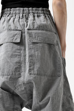 画像をギャラリービューアに読み込む, A.F ARTEFACT -BUSH- DUST DYED SARROUEL CARGO SHORTS (GREY)