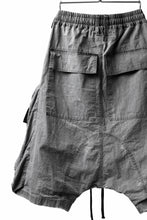 画像をギャラリービューアに読み込む, A.F ARTEFACT -BUSH- DUST DYED SARROUEL CARGO SHORTS (GREY)