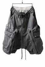 画像をギャラリービューアに読み込む, A.F ARTEFACT -BUSH- DUST DYED SARROUEL CARGO SHORTS (GREY)