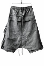 画像をギャラリービューアに読み込む, A.F ARTEFACT -BUSH- DUST DYED SARROUEL CARGO SHORTS (GREY)