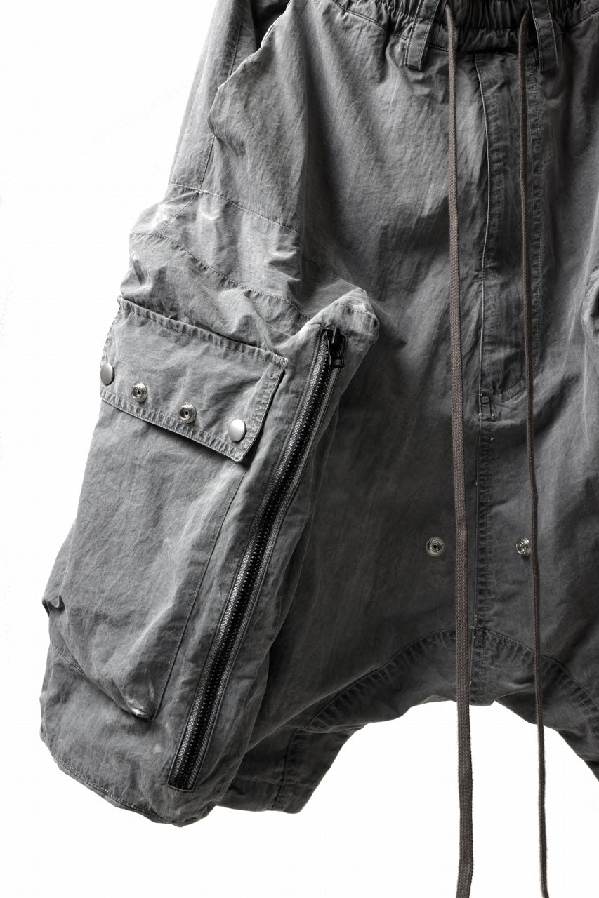 画像をギャラリービューアに読み込む, A.F ARTEFACT -BUSH- DUST DYED SARROUEL CARGO SHORTS (GREY)