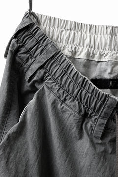 画像をギャラリービューアに読み込む, A.F ARTEFACT -BUSH- DUST DYED SARROUEL CARGO SHORTS (GREY)