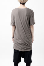 Load image into Gallery viewer, A.F ARTEFACT DRAP LAYERED TOPS / SUPIMA CO JERSEY (BROWN)