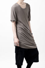 Load image into Gallery viewer, A.F ARTEFACT DRAP LAYERED TOPS / SUPIMA CO JERSEY (BROWN)