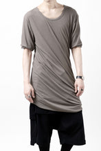 Load image into Gallery viewer, A.F ARTEFACT DRAP LAYERED TOPS / SUPIMA CO JERSEY (BROWN)
