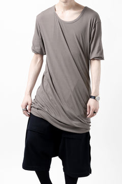 Load image into Gallery viewer, A.F ARTEFACT DRAP LAYERED TOPS / SUPIMA CO JERSEY (BROWN)
