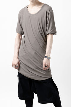 Load image into Gallery viewer, A.F ARTEFACT DRAP LAYERED TOPS / SUPIMA CO JERSEY (BROWN)