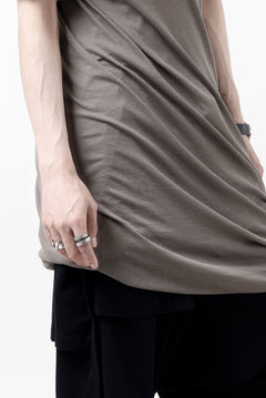 Load image into Gallery viewer, A.F ARTEFACT DRAP LAYERED TOPS / SUPIMA CO JERSEY (BROWN)