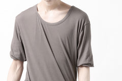 Load image into Gallery viewer, A.F ARTEFACT DRAP LAYERED TOPS / SUPIMA CO JERSEY (BROWN)