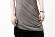 Load image into Gallery viewer, A.F ARTEFACT DRAP LAYERED TOPS / SUPIMA CO JERSEY (BROWN)