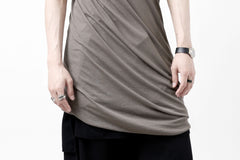 Load image into Gallery viewer, A.F ARTEFACT DRAP LAYERED TOPS / SUPIMA CO JERSEY (BROWN)
