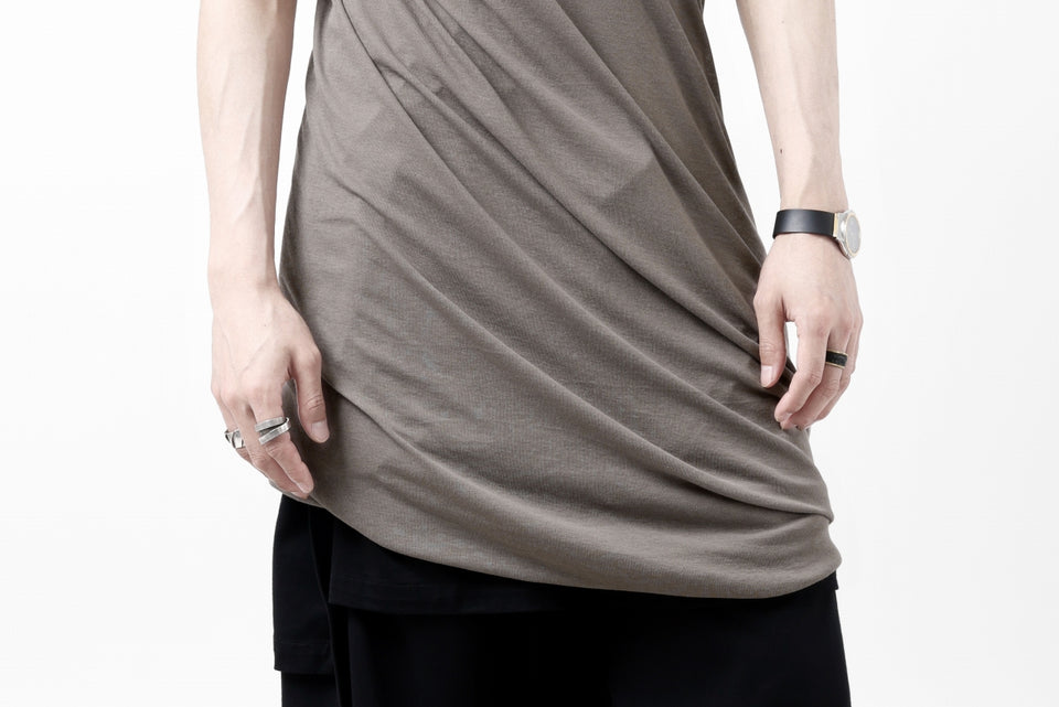 Load image into Gallery viewer, A.F ARTEFACT DRAP LAYERED TOPS / SUPIMA CO JERSEY (BROWN)