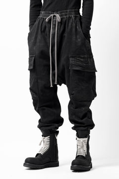 Load image into Gallery viewer, A.F ARTEFACT CARGO SAROUEL SKINNY PANTS / STRETCH COTTON DENIM (BLACK)