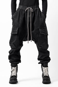 Load image into Gallery viewer, A.F ARTEFACT CARGO SAROUEL SKINNY PANTS / STRETCH COTTON DENIM (BLACK)