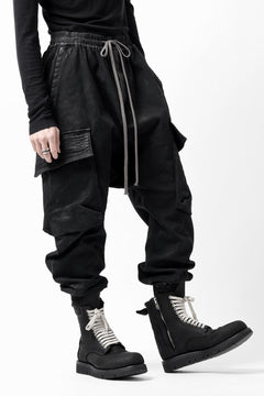 Load image into Gallery viewer, A.F ARTEFACT CARGO SAROUEL SKINNY PANTS / STRETCH COTTON DENIM (BLACK)