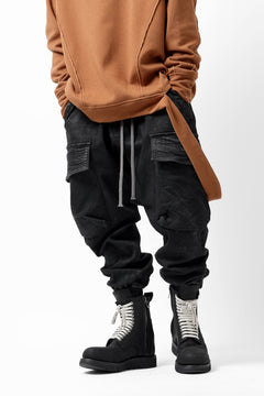 Load image into Gallery viewer, A.F ARTEFACT CARGO SAROUEL SKINNY PANTS / STRETCH COTTON DENIM (BLACK)