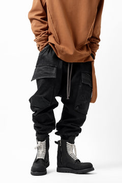Load image into Gallery viewer, A.F ARTEFACT CARGO SAROUEL SKINNY PANTS / STRETCH COTTON DENIM (BLACK)