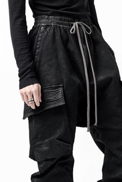 Load image into Gallery viewer, A.F ARTEFACT CARGO SAROUEL SKINNY PANTS / STRETCH COTTON DENIM (BLACK)