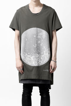 Load image into Gallery viewer, A.F ARTEFACT CREW NECK TEE / ABSTRACT PRINT Ver. (KHAKI)