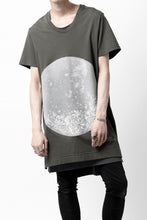 Load image into Gallery viewer, A.F ARTEFACT CREW NECK TEE / ABSTRACT PRINT Ver. (KHAKI)