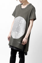 Load image into Gallery viewer, A.F ARTEFACT CREW NECK TEE / ABSTRACT PRINT Ver. (KHAKI)
