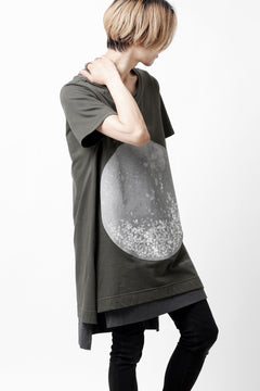 Load image into Gallery viewer, A.F ARTEFACT CREW NECK TEE / ABSTRACT PRINT Ver. (KHAKI)
