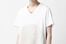Load image into Gallery viewer, A.F ARTEFACT CREW NECK TEE / ABSTRACT PRINT Ver. (WHITE)