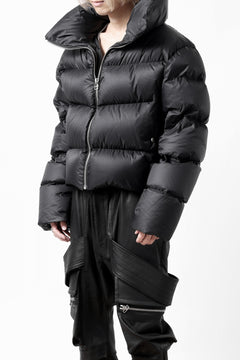 画像をギャラリービューアに読み込む, A.F ARTEFACT HIGH-NECK SHORT DOWN JACKET (BLACK)