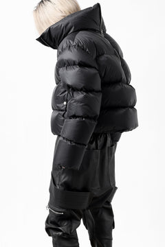 画像をギャラリービューアに読み込む, A.F ARTEFACT HIGH-NECK SHORT DOWN JACKET (BLACK)
