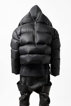 画像をギャラリービューアに読み込む, A.F ARTEFACT HIGH-NECK SHORT DOWN JACKET (BLACK)