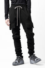画像をギャラリービューアに読み込む, A.F ARTEFACT SLIM CARGO POCKET PANTS / BOMBER HEAT® (BLACK)