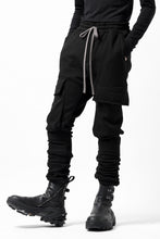 画像をギャラリービューアに読み込む, A.F ARTEFACT SLIM CARGO POCKET PANTS / BOMBER HEAT® (BLACK)