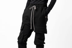 画像をギャラリービューアに読み込む, A.F ARTEFACT SLIM CARGO POCKET PANTS / BOMBER HEAT® (BLACK)