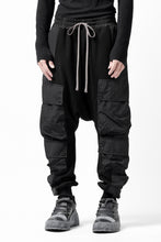 画像をギャラリービューアに読み込む, A.F ARTEFACT MILITARY CARGO SARROUEL PANTS / BOMBER HEAT® + NYLON (BLACK)